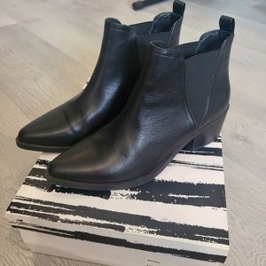 DV Dolce Vita Zipporah Pointed Toe Pull-On Chelsea Booties